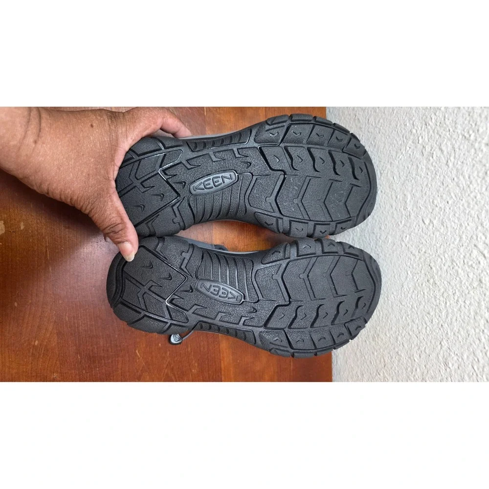 NWOT Keen Clearwater CNX‎ Sandals Mens 11.5 Grey Waterproof Hiking Fisherman Out